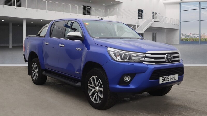 TOYOTA HILUX 2.4 D-4D Invincible
